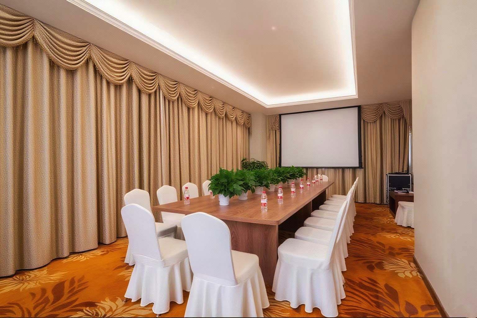 Vienna International Hotel (Jinjiang Airport) 24/34