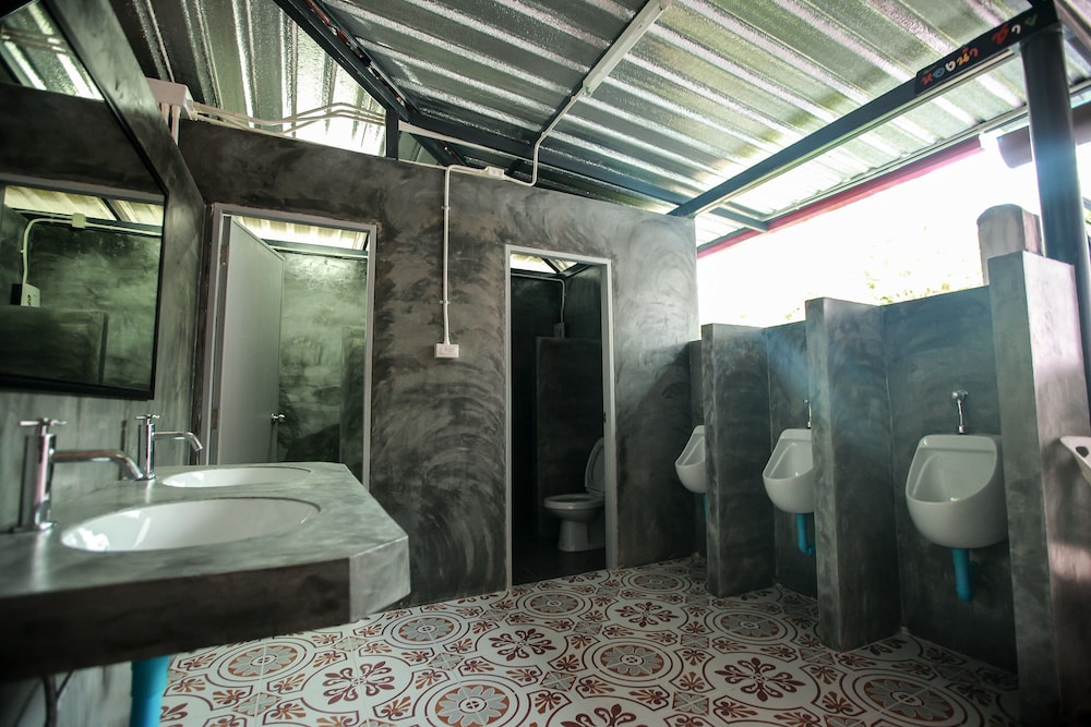 4 BEDROOMS, HOUSE