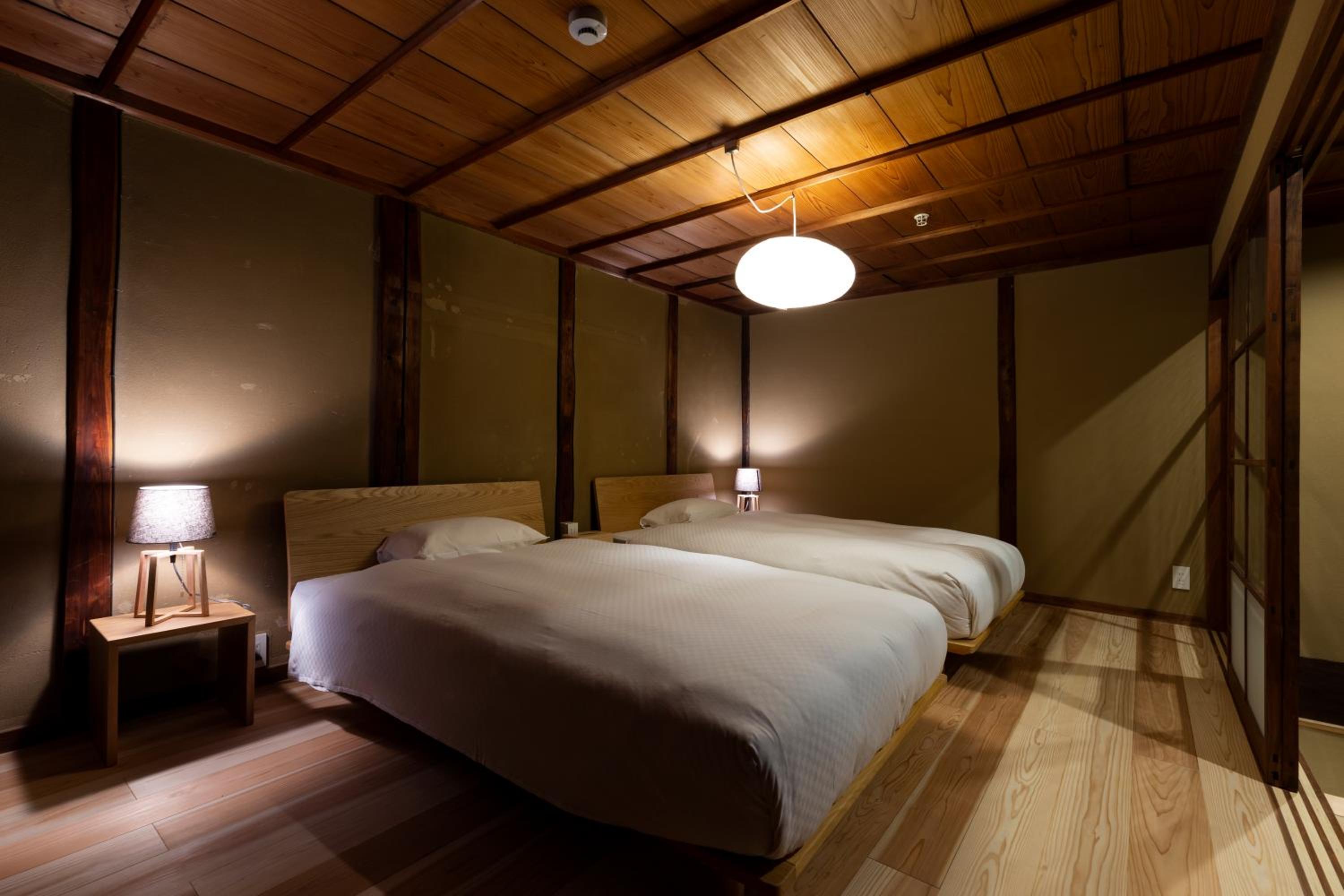Room, Twin Beds