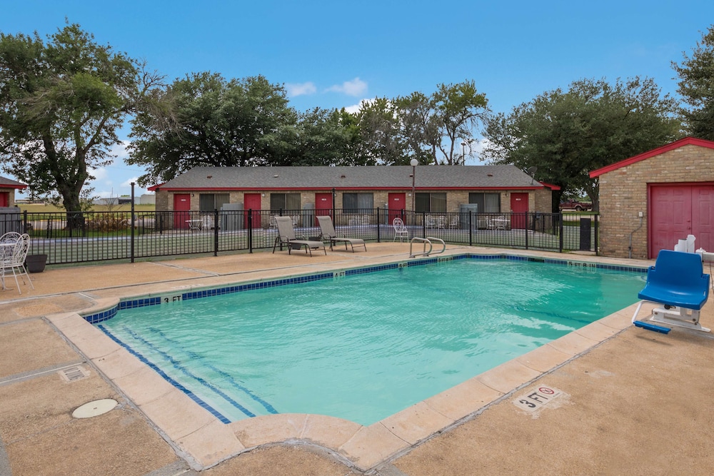 Americas Best Value Inn Lockhart TX (ex OYO Hotel) 5/40