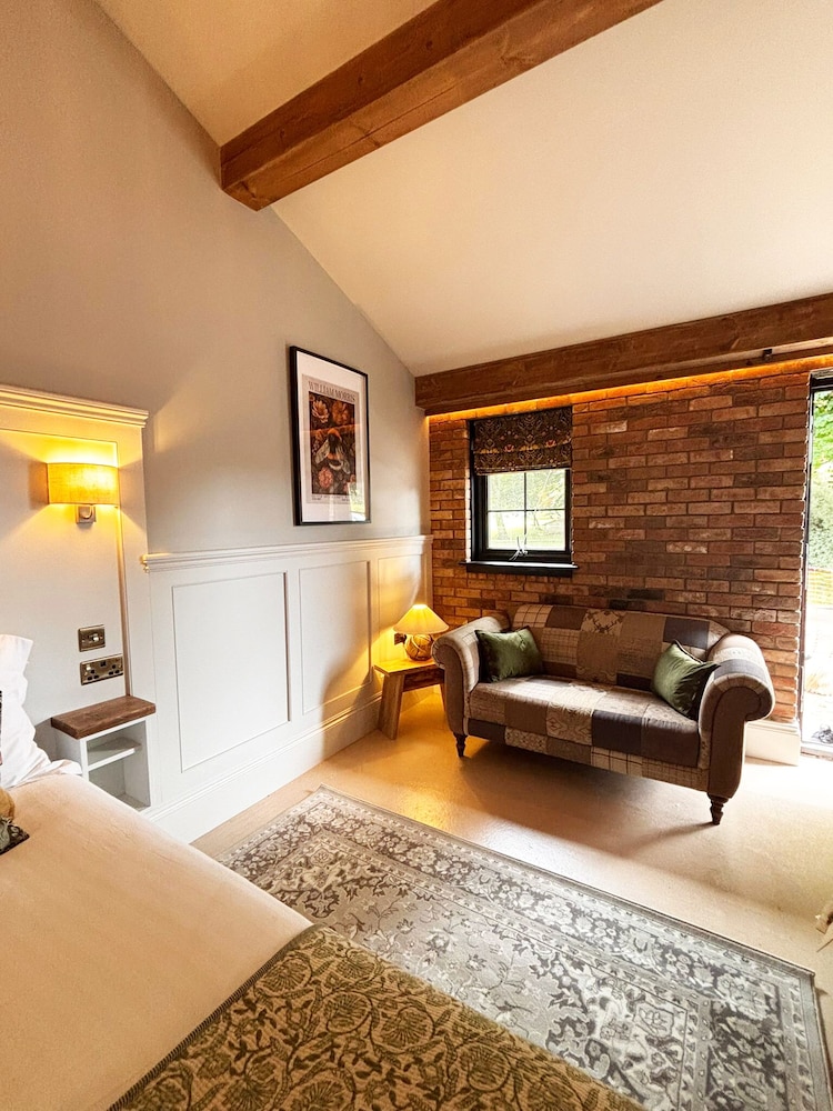 Hillcroft Self Catering 46/50