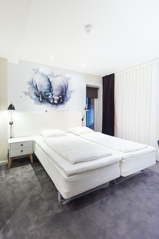 Northern, Basement, Twin Beds, No Elevator, Annex