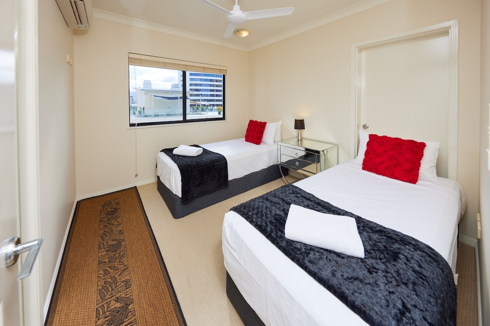 Jack Newell Holiday Apartments 25/74