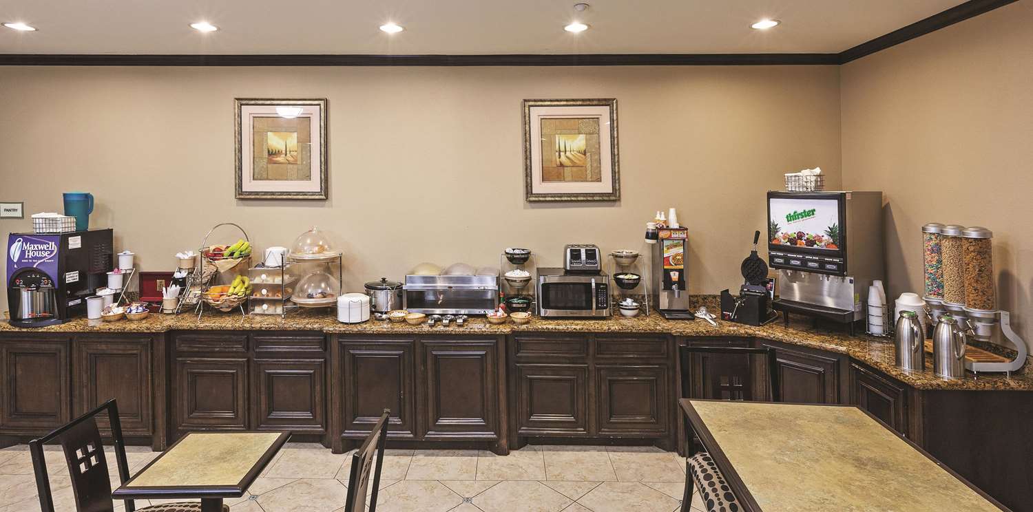 La Quinta Inn & Suites by Wyndham Livingston 14/18