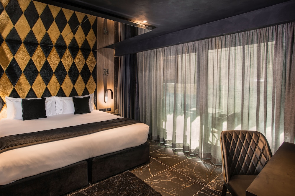 H Hotel Adults Only 24/68