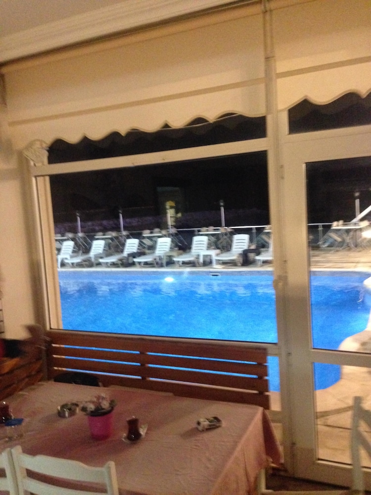 Ucem Hotel Golden Sea 8/19