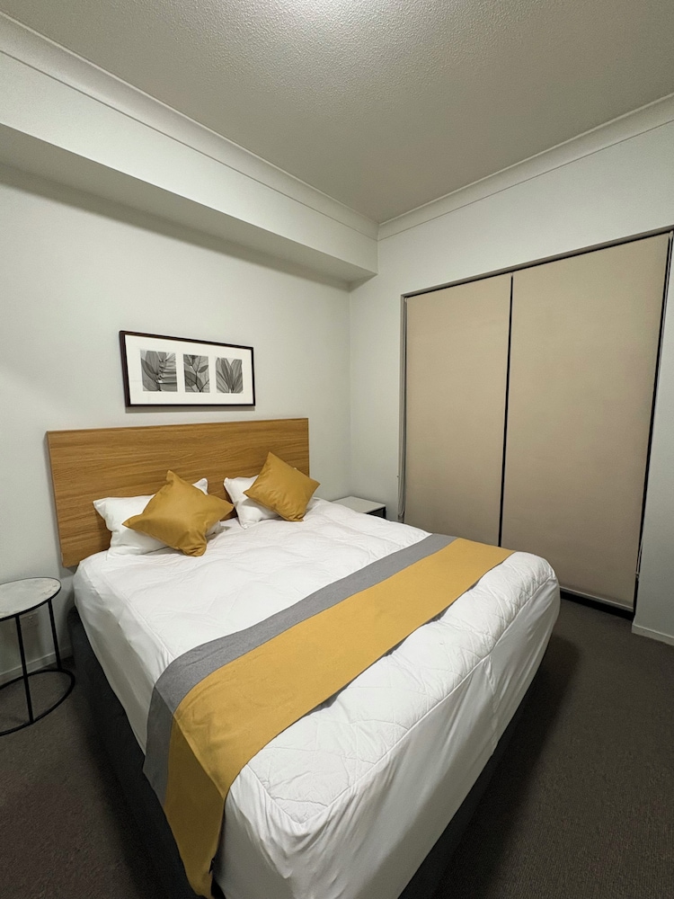 2 Bedrooms, Apartment, King and Twin Beds
