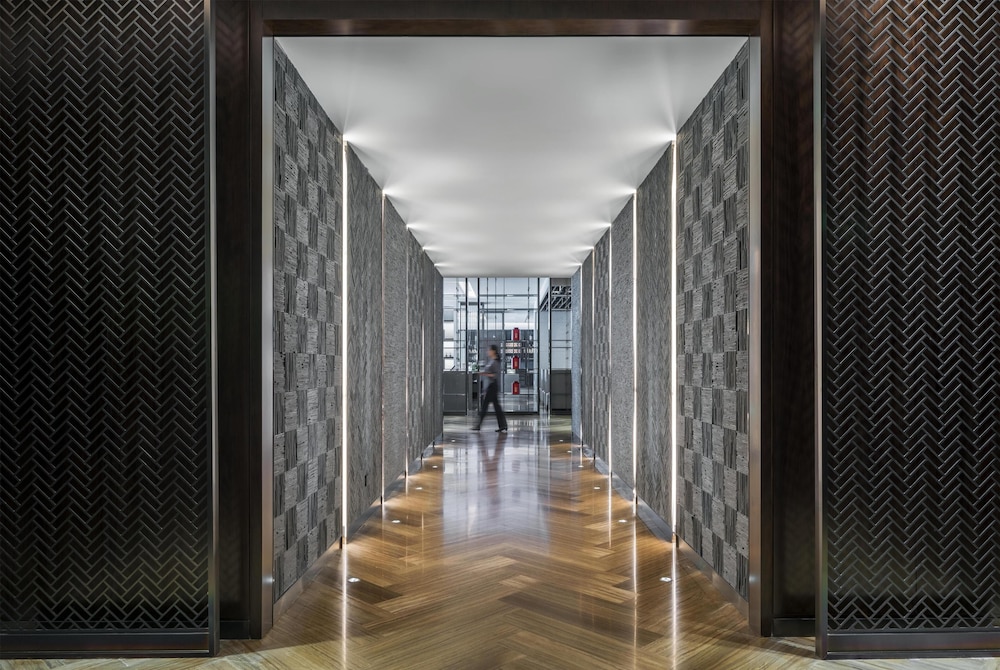 Hyatt Regency Shanghai Global Harbor 34/75
