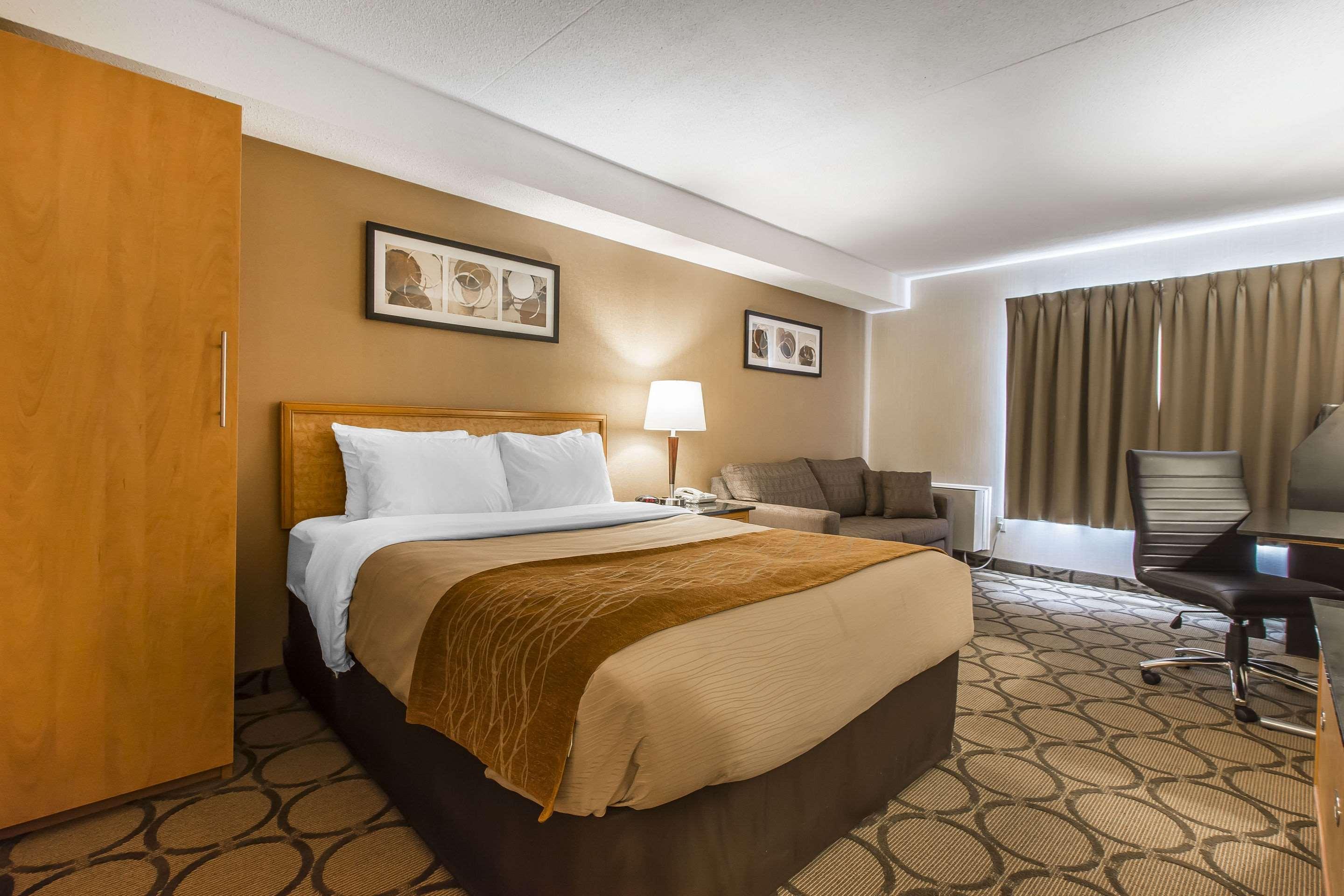 غرفة بسرير كوين، Comfort Inn Sault Ste Marie ON 3/6