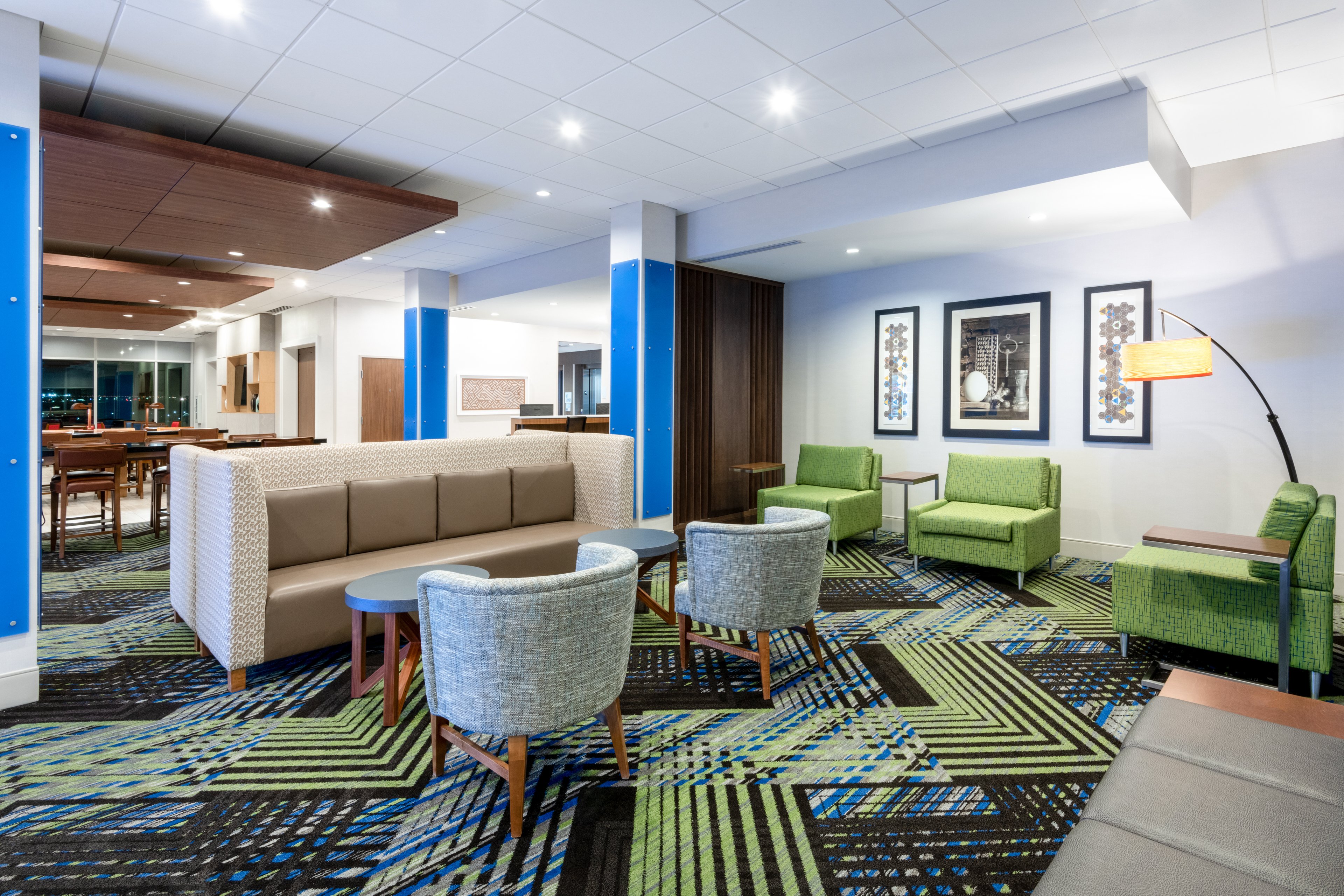 Holiday Inn Express Suites Colorado Springs South I 25 36/55
