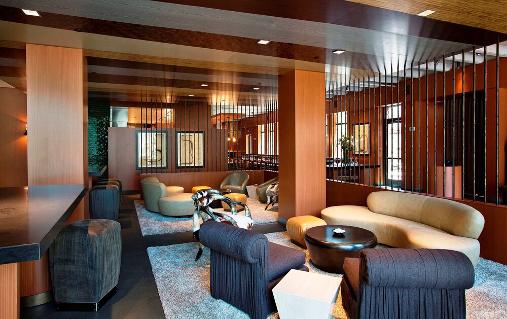 The Highland Dallas, Curio Collection by Hilton 39/68