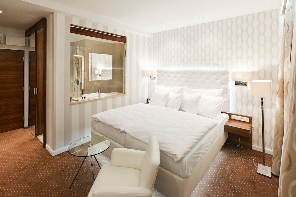 Superior, Double Bed, Jetted Tub