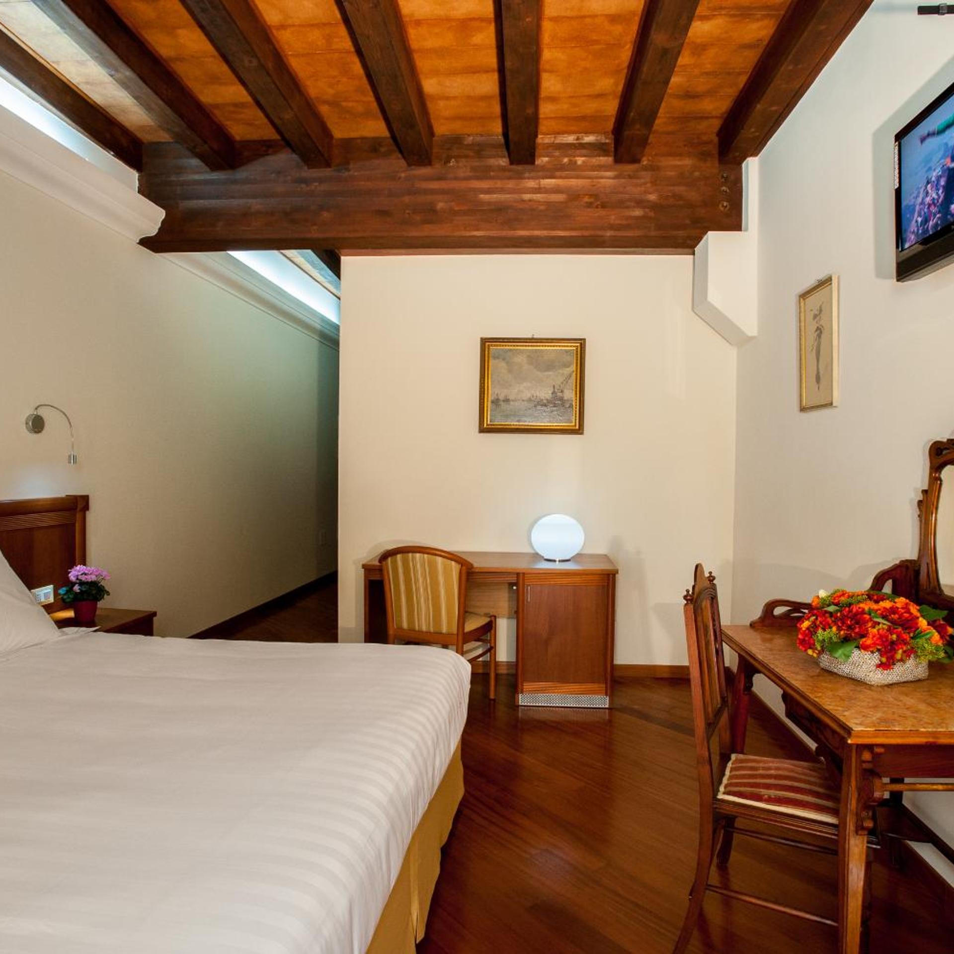 غرفة بسرير كينج، Hotel Flora 4/9