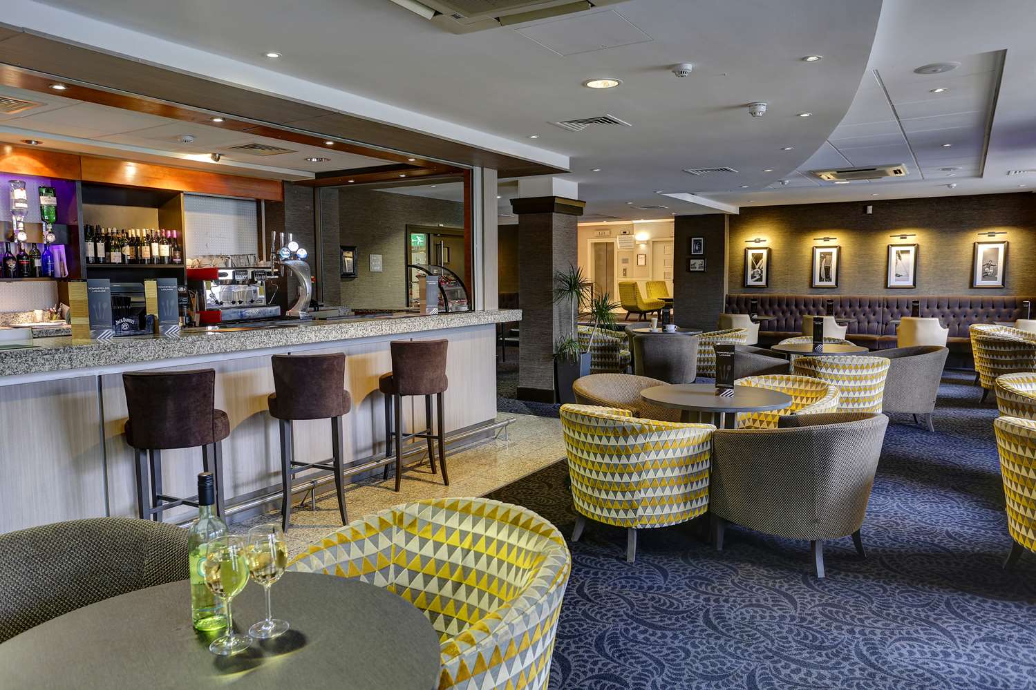 Manchester Altrincham Cresta Court Hotel 8/18