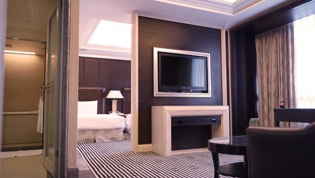 EXECUTIVE, TWIN BEDS
