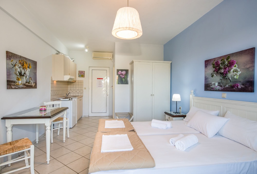 Stamatakis Boutique Studios 10/50