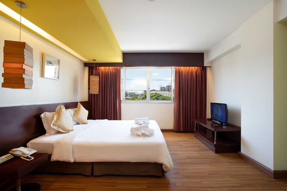 DELUXE, DOUBLE BED