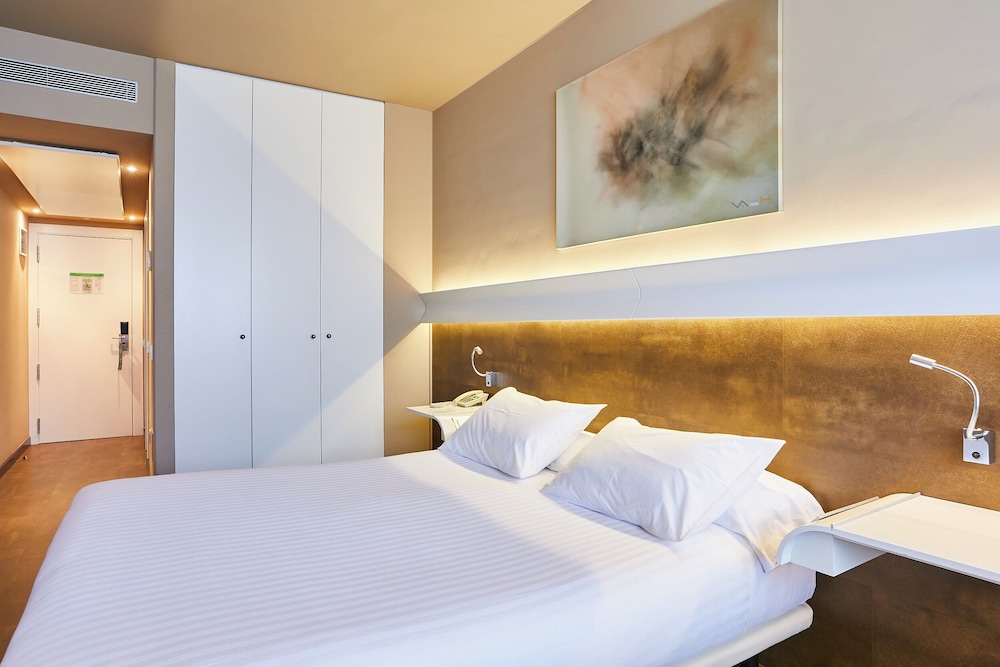 COMFORT, QUEEN BED