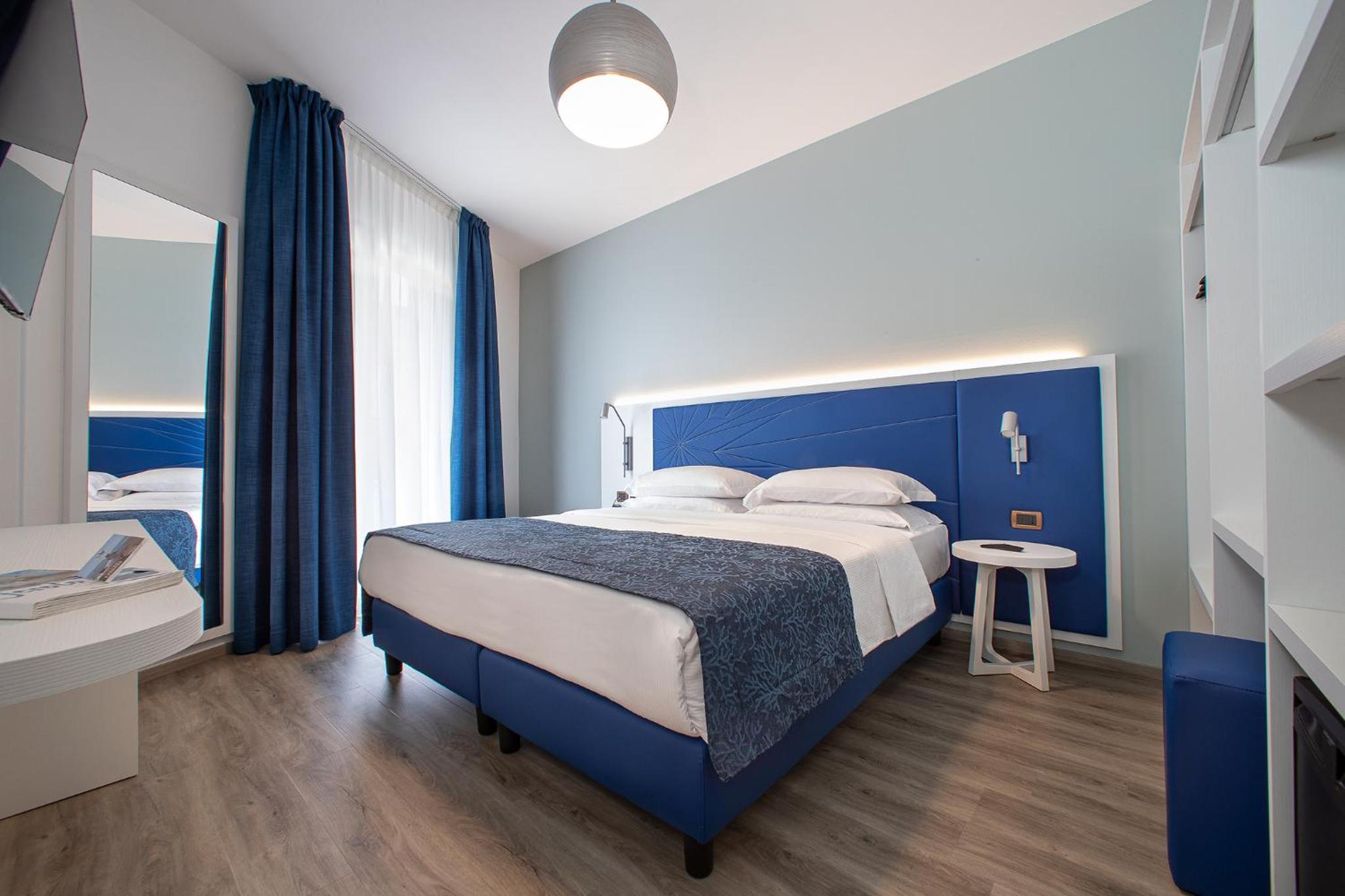 Family, Lateral Side Sea View، REGENTS HOTEL JESOLO 2/4