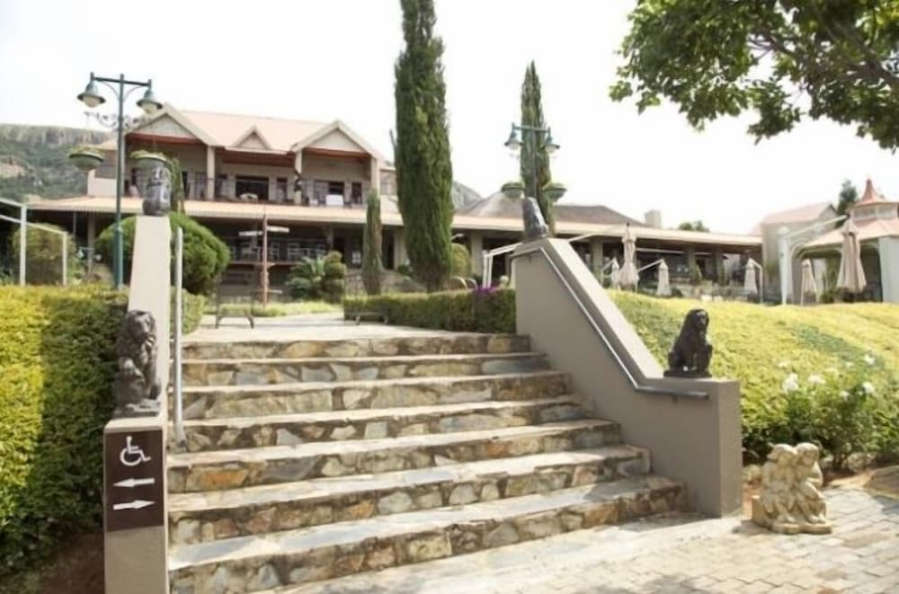 Villa Paradiso Country Manor 32/34