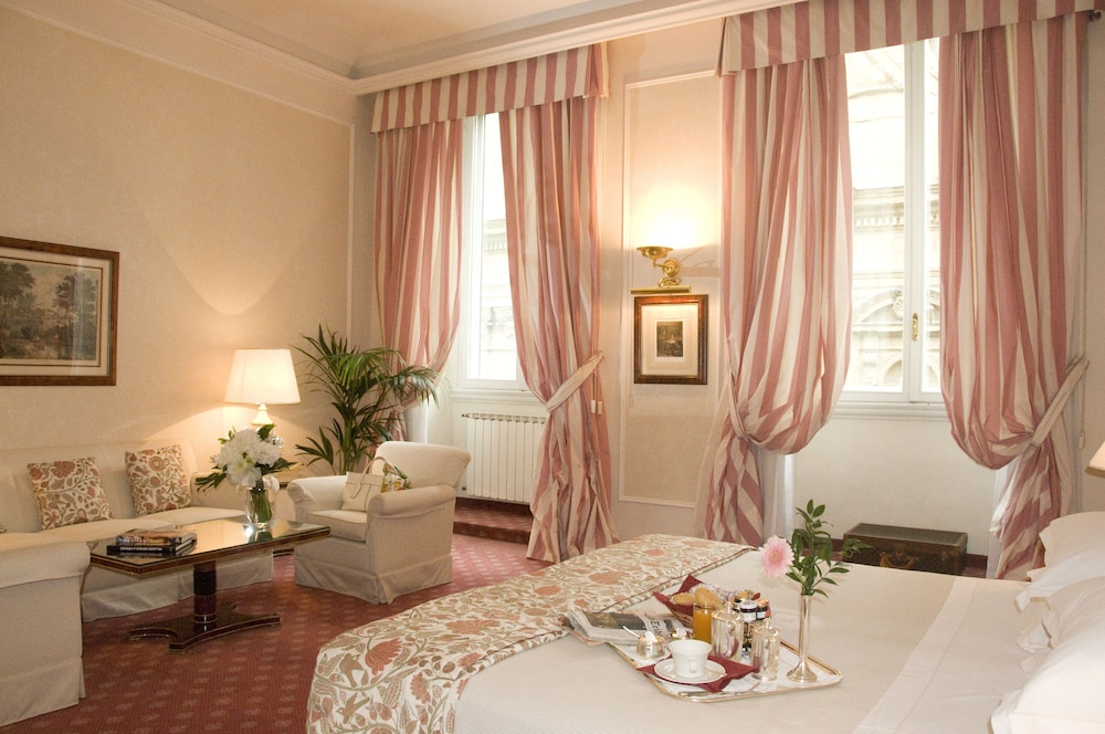 Hotel De La Ville 33/40