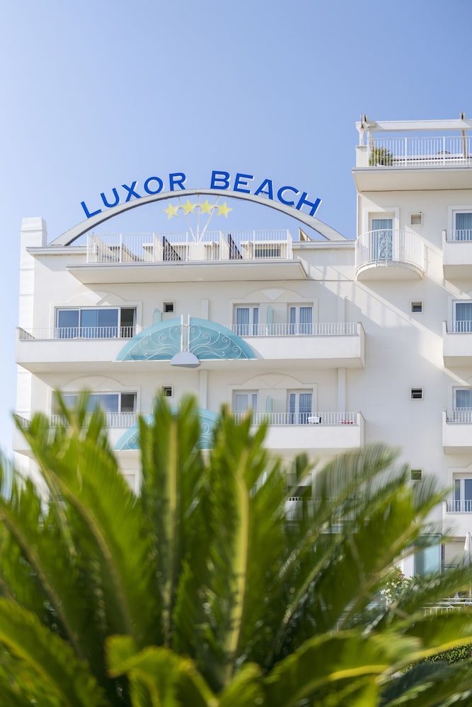 Hotel Luxor Beach 7/60