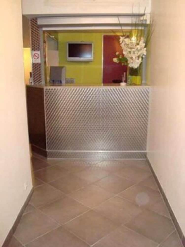 Hotel H33 2/50
