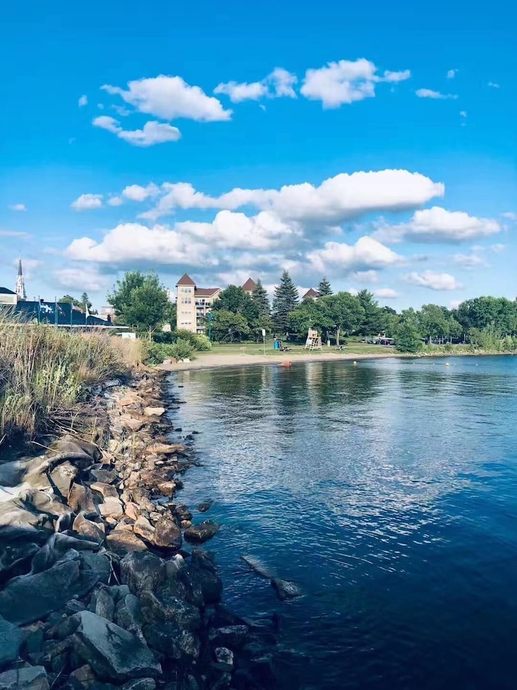 Auberge Du Grand Lac 40/50