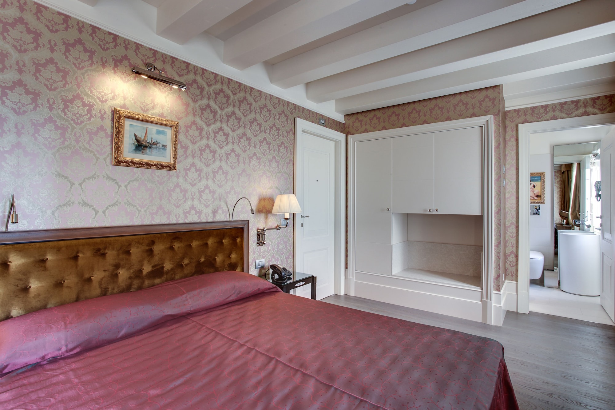 CLASSIC, DOUBLE OR TWIN BED, CANAL VIEW