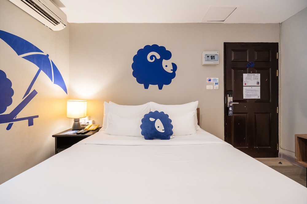 ROOM, SINGLE