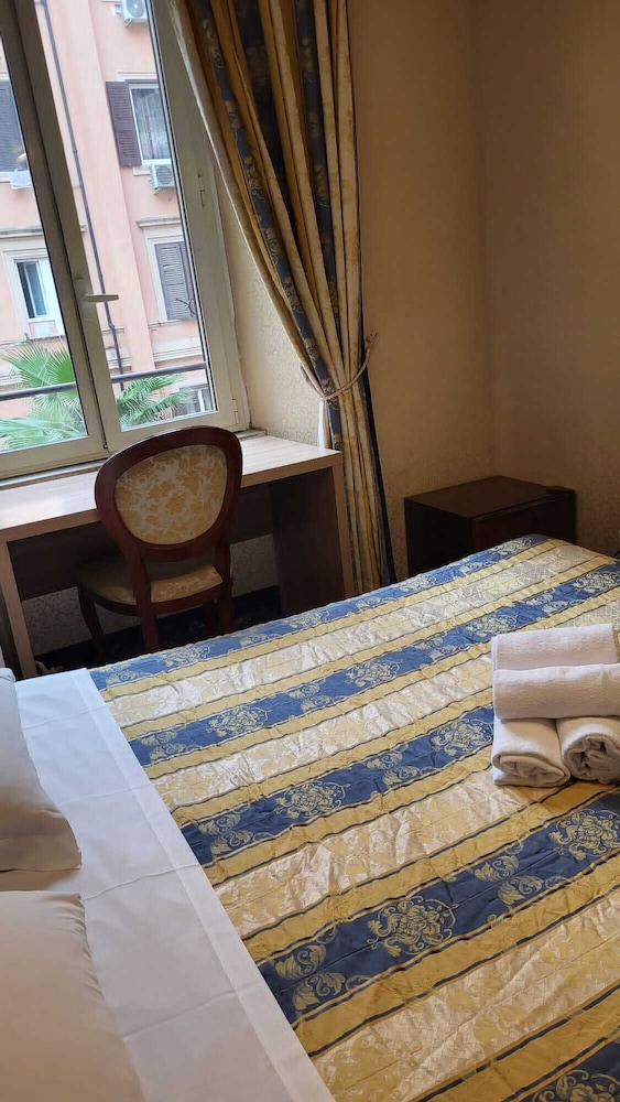 غرفة بسرير كوين، Deluxe Rooms 3/4