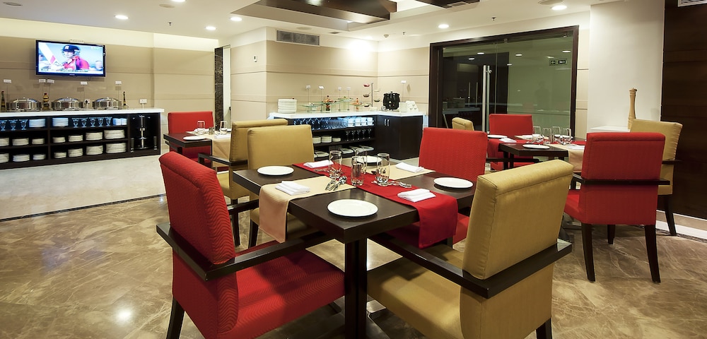 The Golden Plaza Hotel Spa 29/35