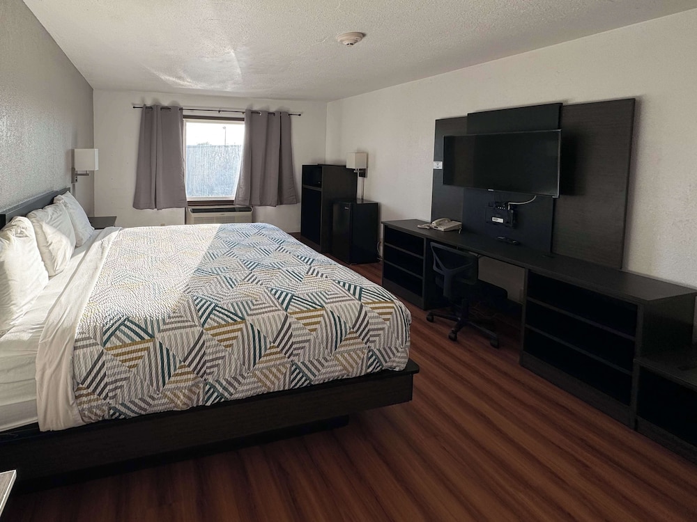غرفة ديلوكس بسرير كينج، Motel6 Fond Du Lac, WI 3/7