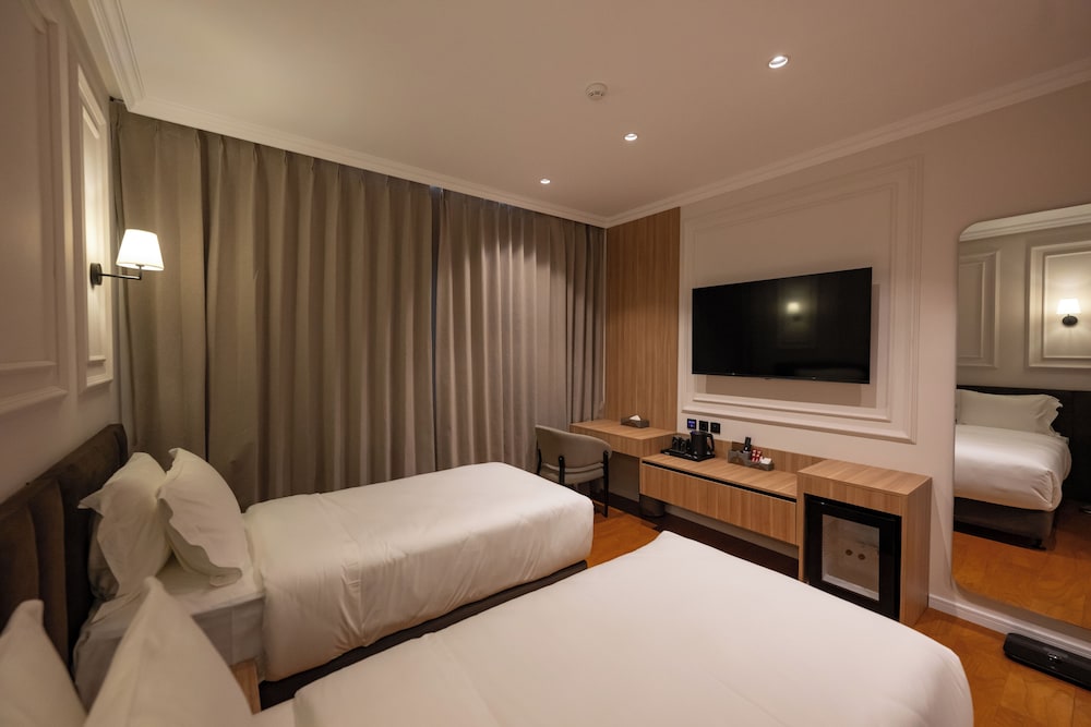 Airport Holiday Hotel 30/50