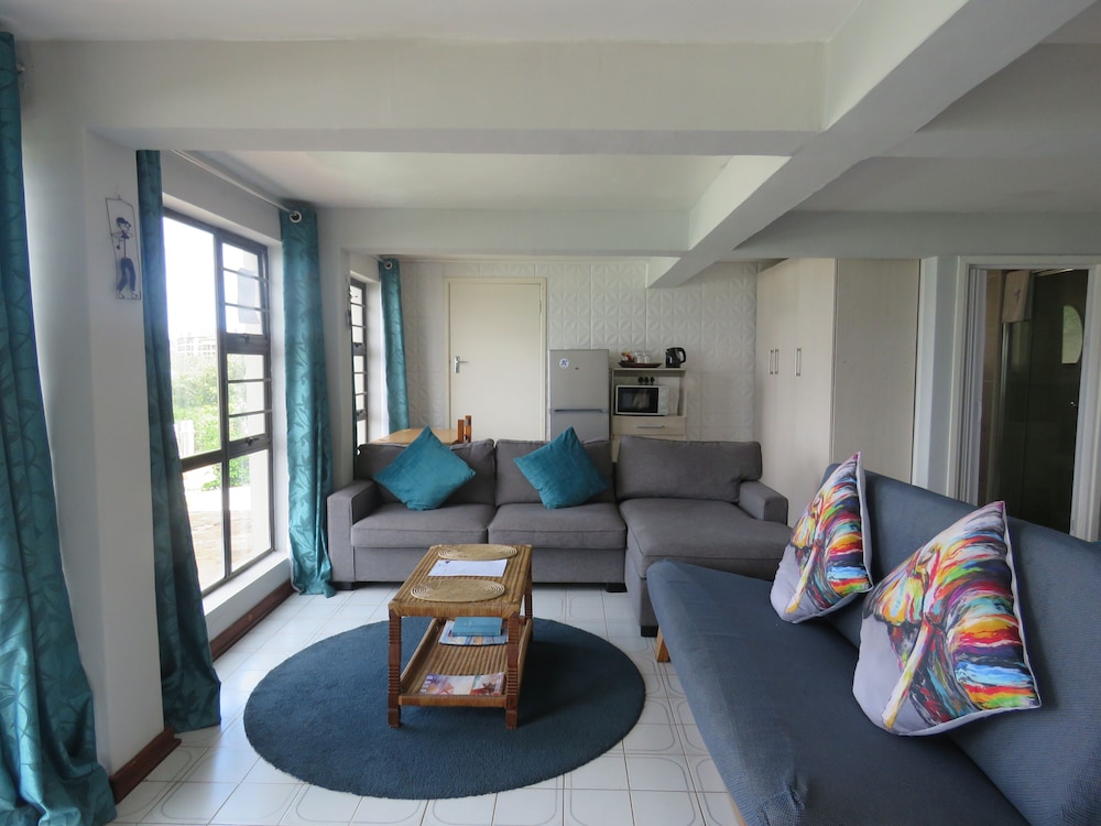 Beachcomber Bay Guest House 35/50