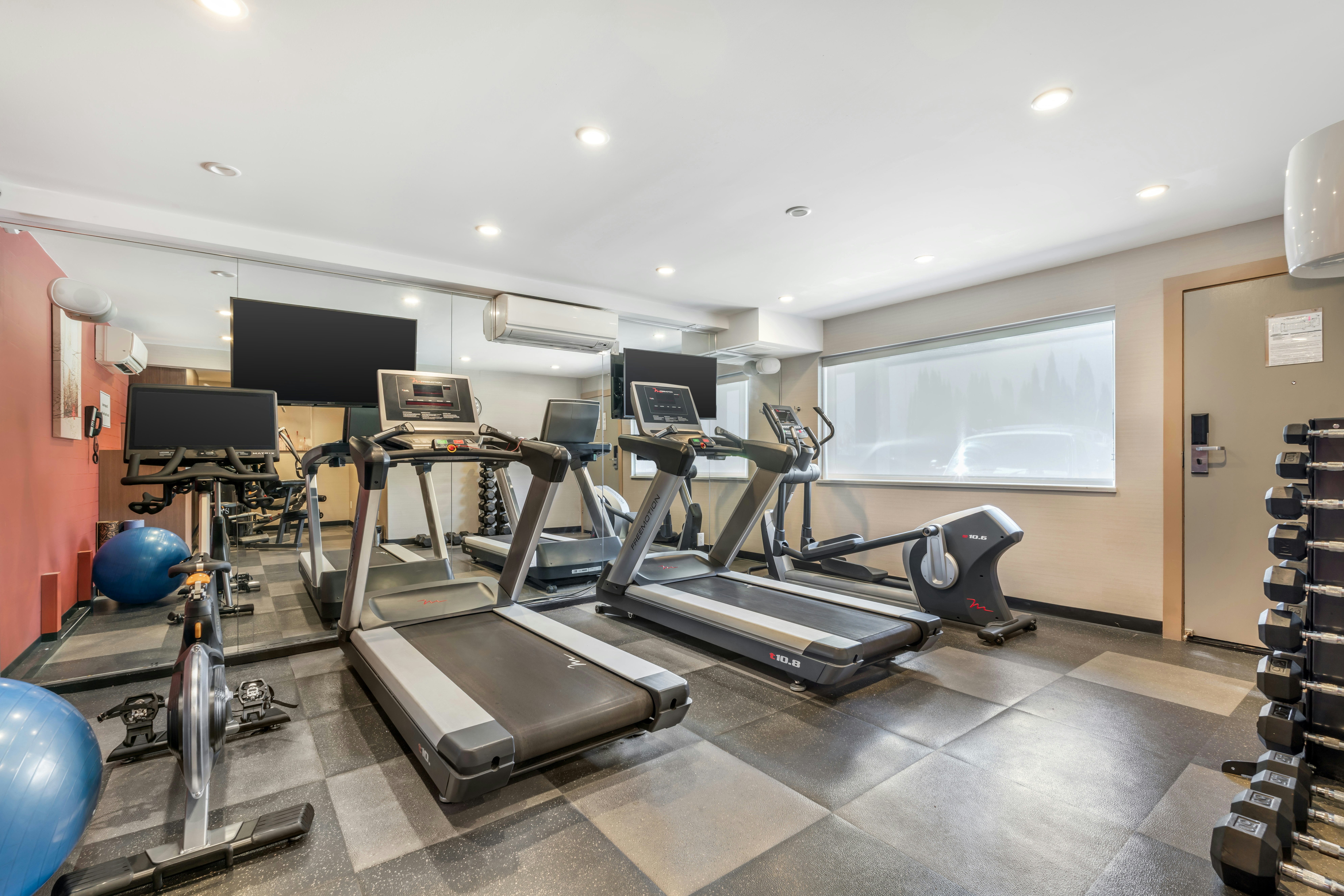 Best Western Plus Burnaby Hotel 43/76