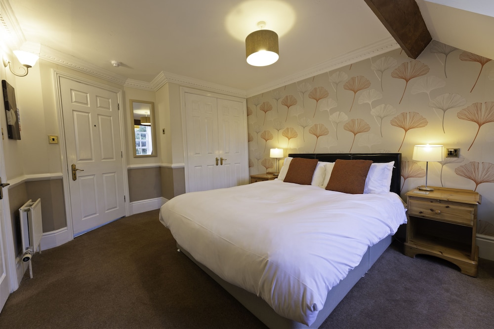 Woodlands Lodge Hotel 12/48
