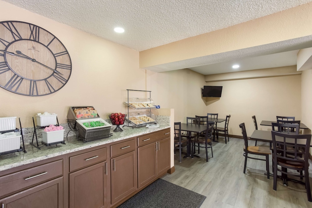 SureStay Hotel by Best Western Summersville 31/50