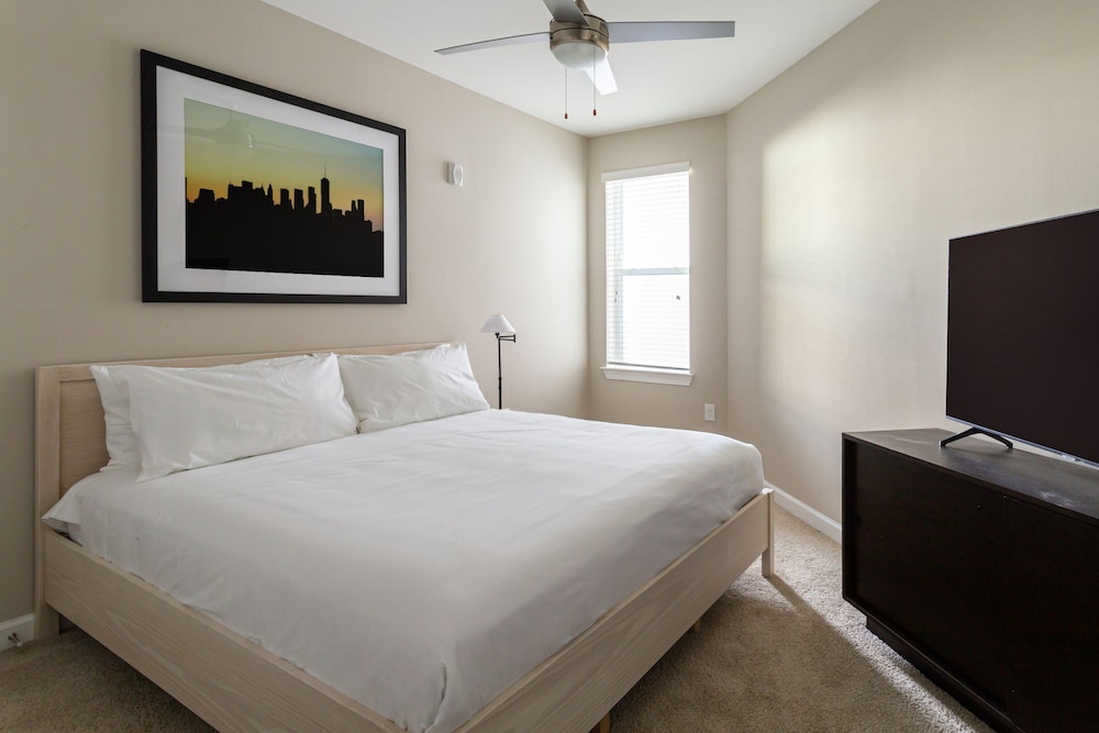 1 BEDROOM, SIGNATURE, APARTMENT, POOL ACCESS