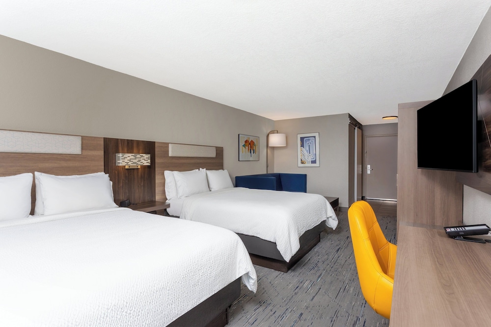 Suite, 2 Double Beds 2/6