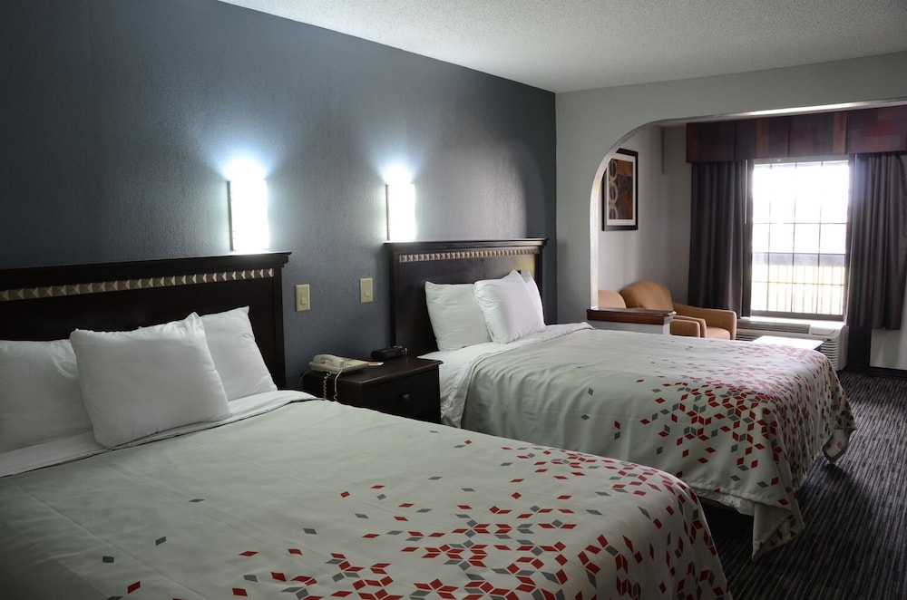 GATEWAY INN AND SUITES 12/39