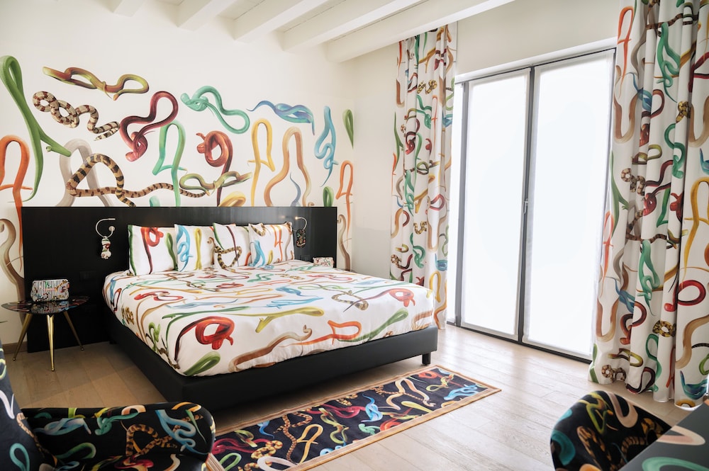 Savona 18 Suites 23/74