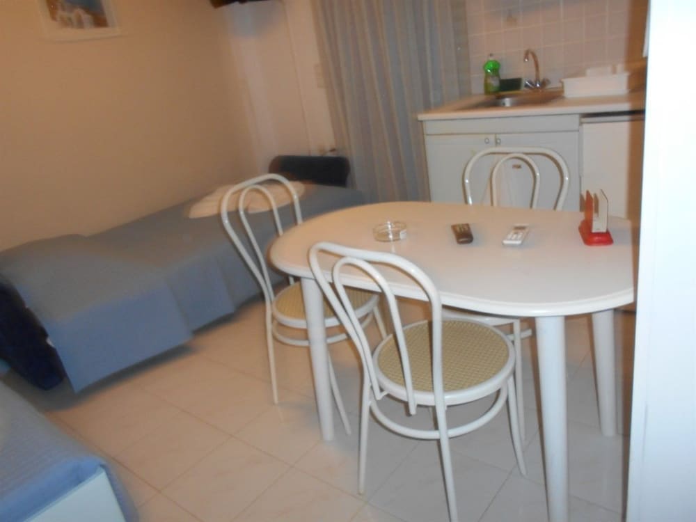ILONA APARTMENTS 19/50