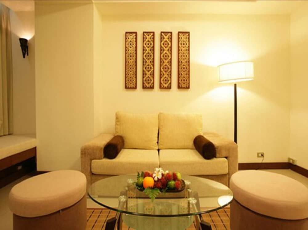 Maninarakorn Hotel 49/49