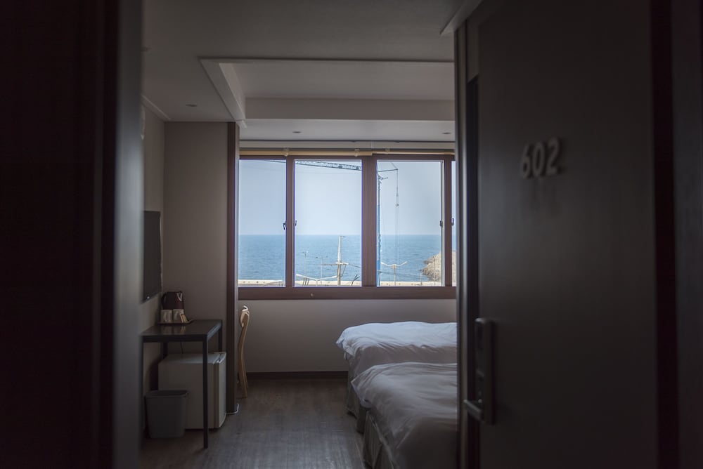 CHECK INN HOTEL JEJU 24/43