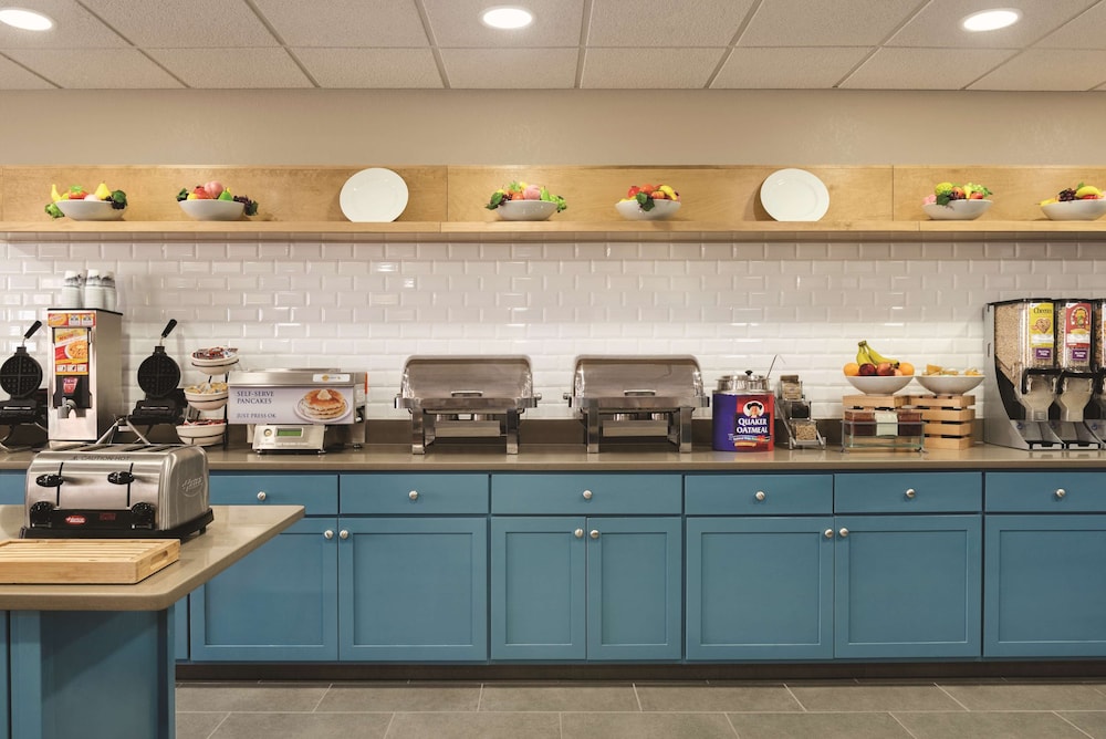 Country Inn and Suites by Radisson Coralville IA 22/26