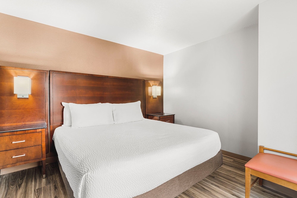 The Ashley Inn Suites 20/68
