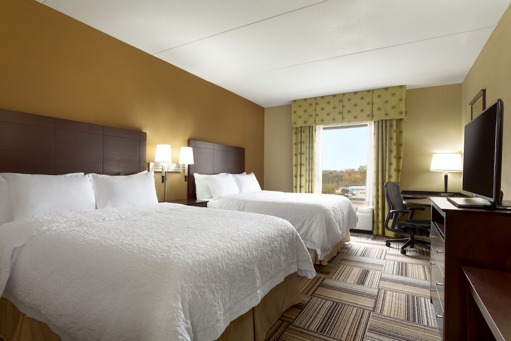 Hampton Inn and Suites Laurel, MS 15/45