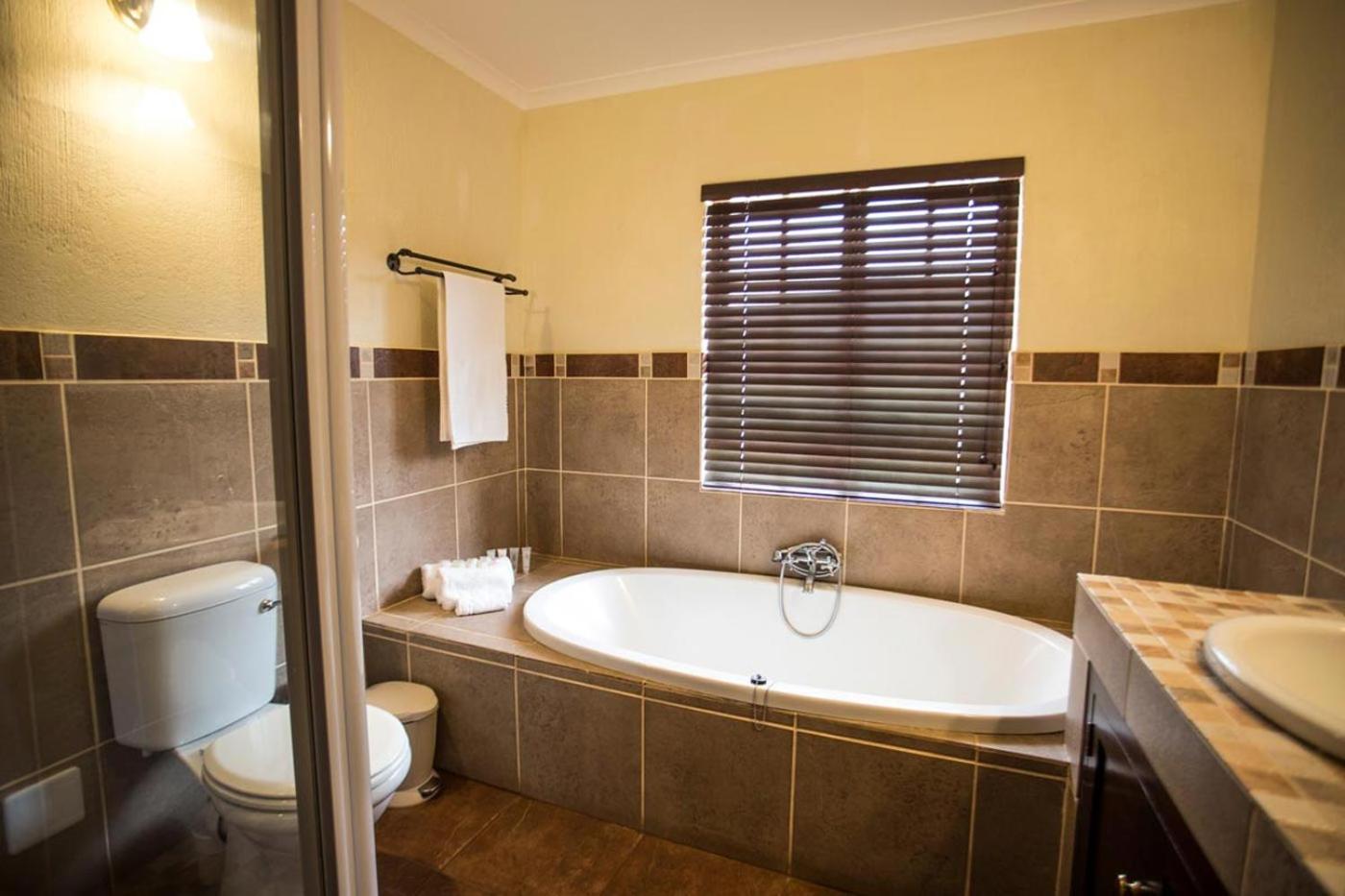 Lapeng Guest Lodge 48/50