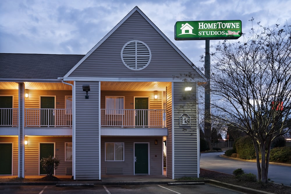 HomeTowne Studios by Red Roof Spartanburg - Asheville Highway 1/37